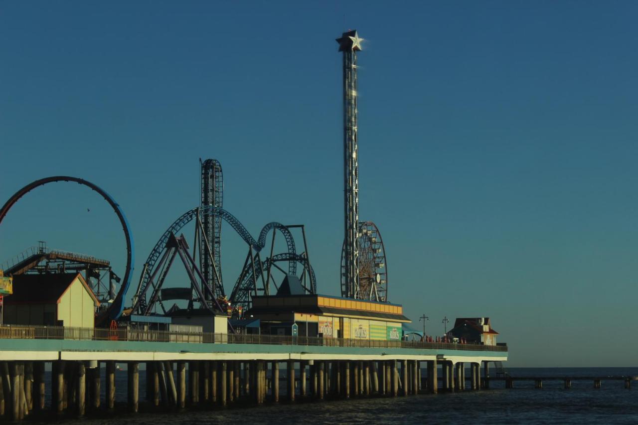 Yellow Beach Haven, Decks, Views, Mere Steps To Sand Galveston Exteriér fotografie